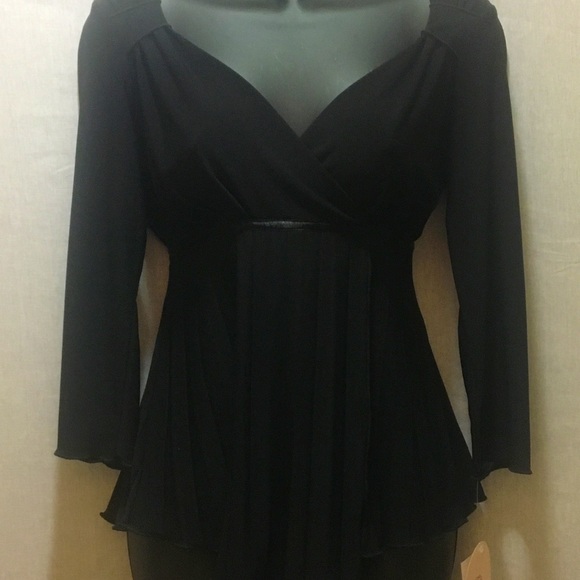 *3 for $20* Vol. 1 Petite Black Crossover Top - Picture 1 of 9